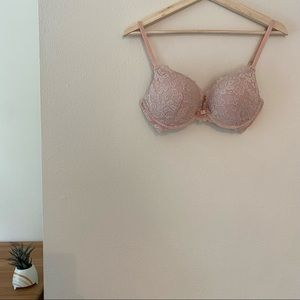 Fredericks of Hollywood 32DD lace push-up bra matching set